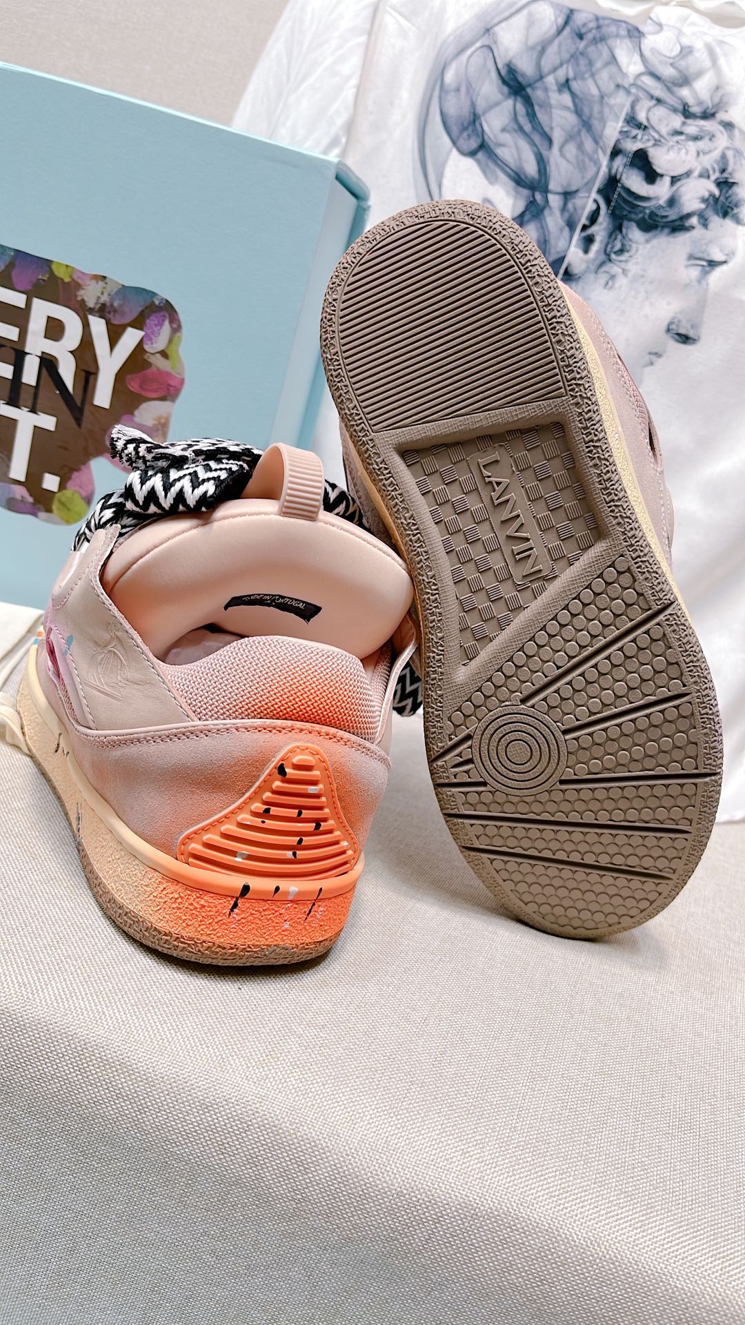 Gallery dept Lanvin curb