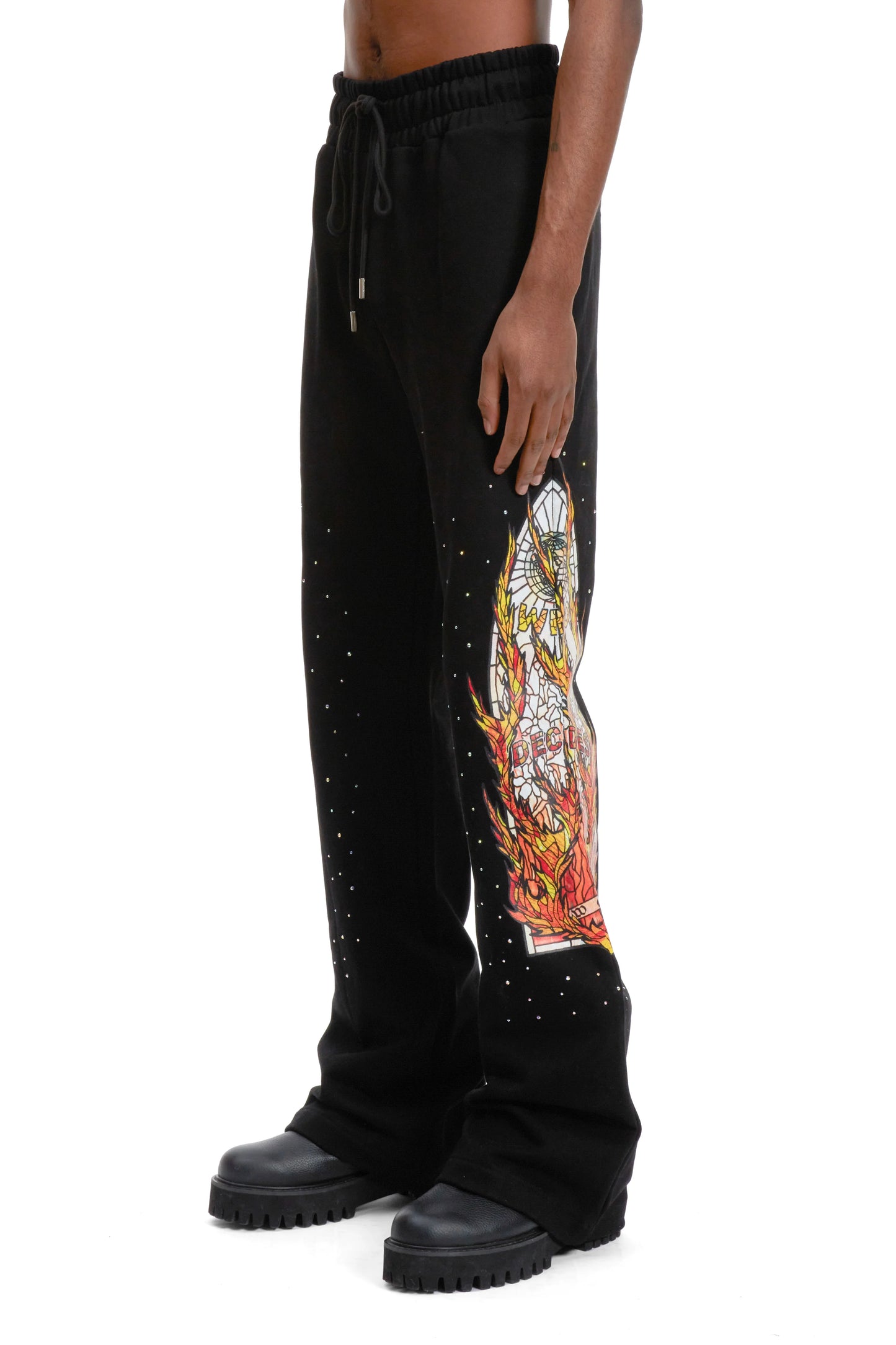 WHO DECIDES WAR black flame glass sweatpants