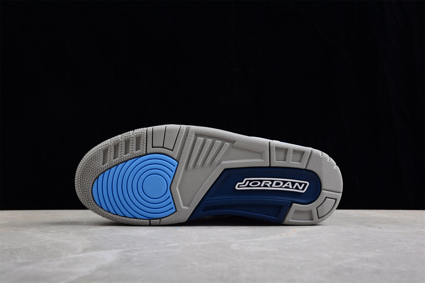 JORDAN 3 RETRO 'UNC'