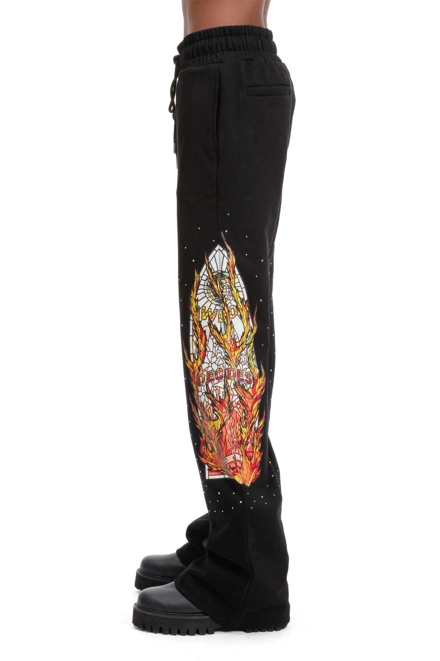 WHO DECIDES WAR black flame glass sweatpants