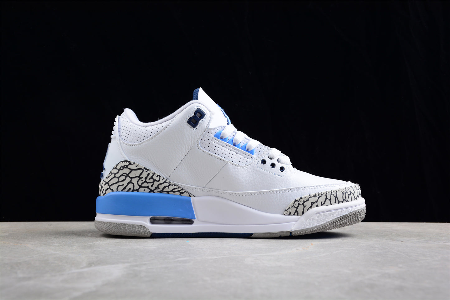 JORDAN 3 RETRO 'UNC'