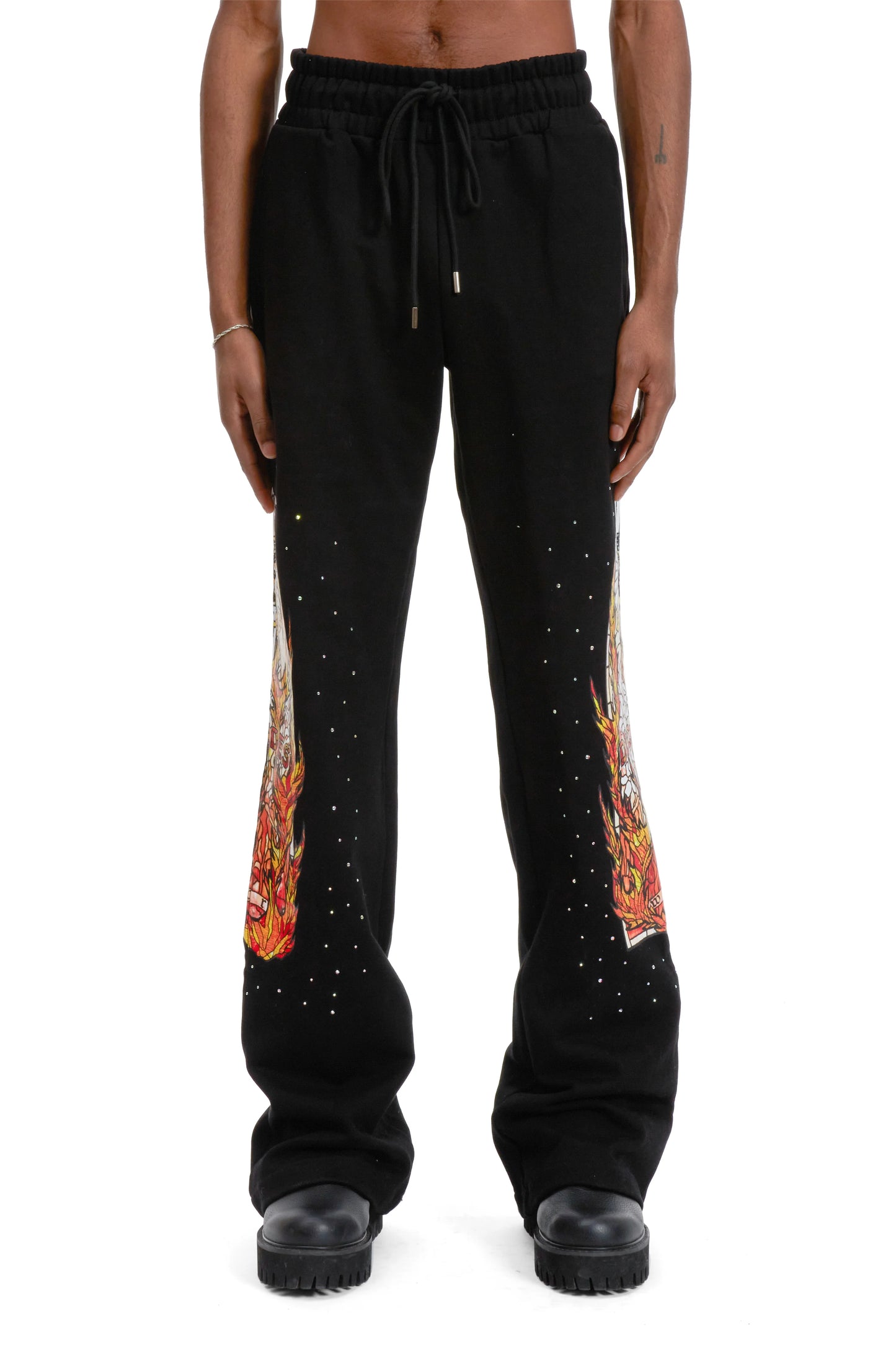 WHO DECIDES WAR black flame glass sweatpants
