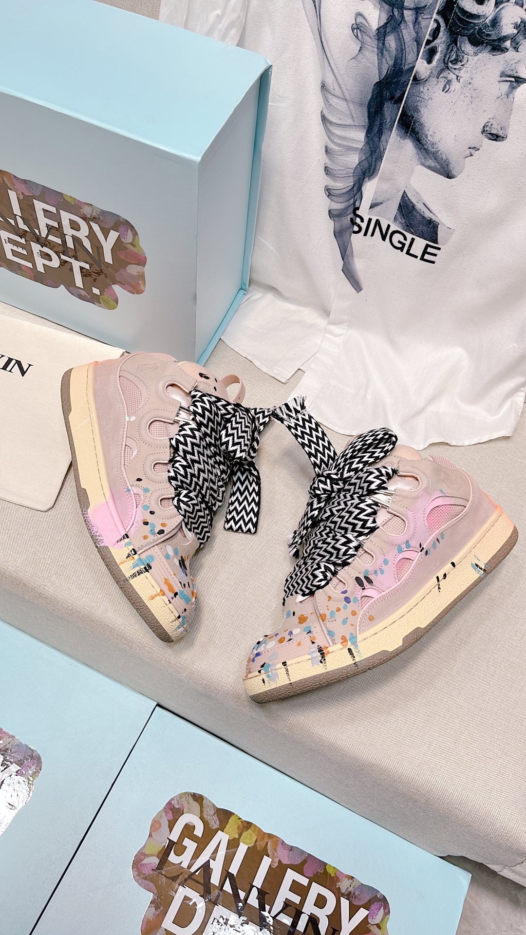 Gallery dept Lanvin curb