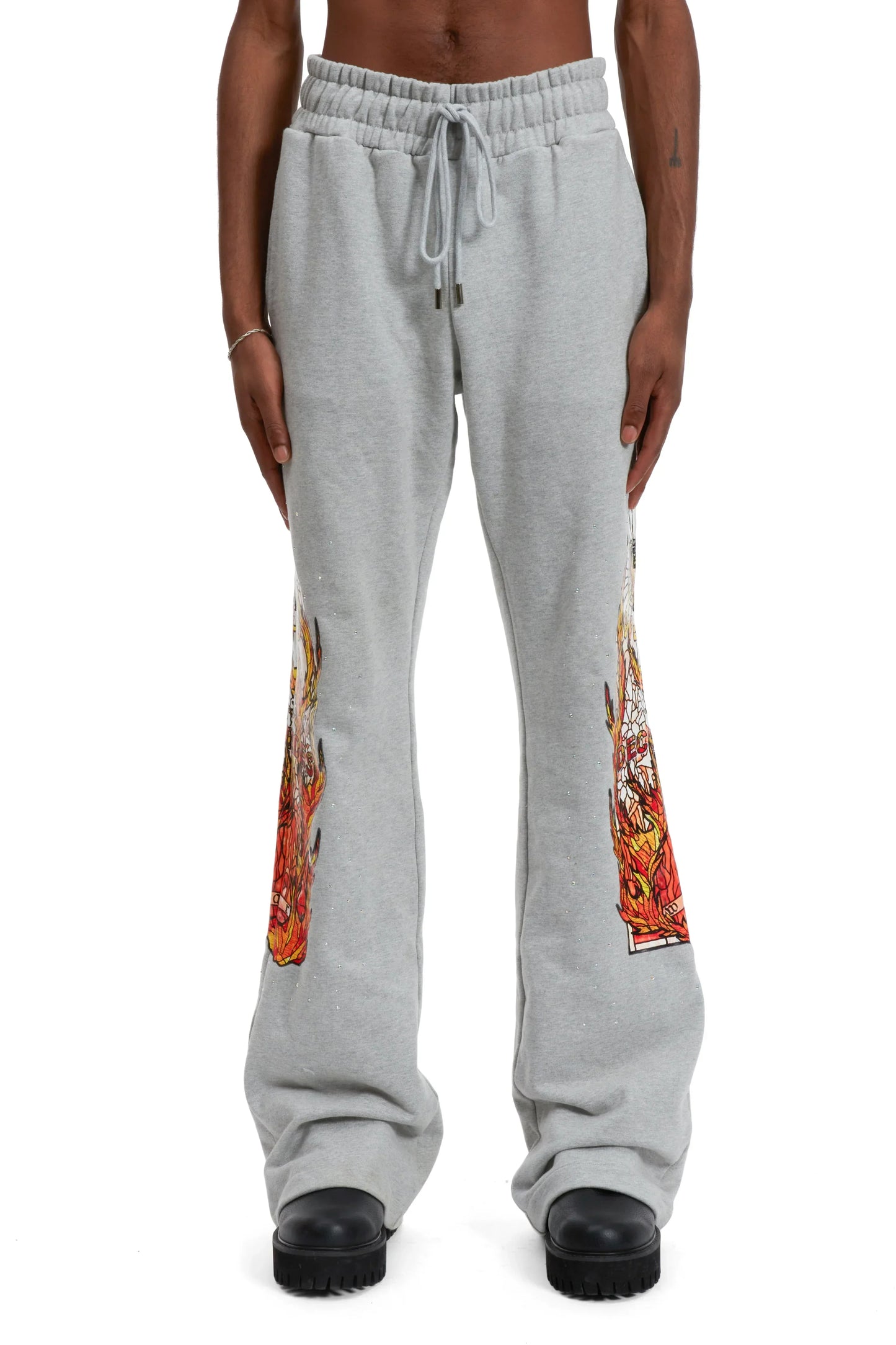 WHO DECIDES WAR gray flame glass sweatpants