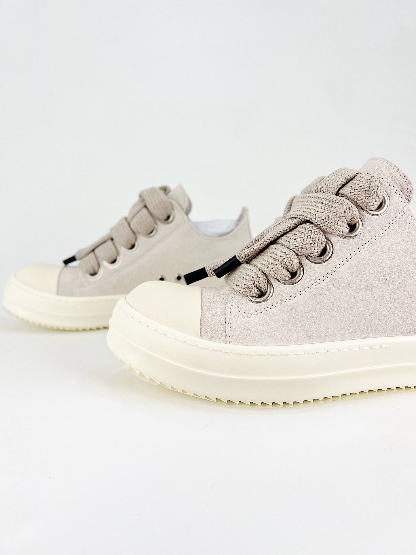 Rick Owen’s white jumbo lace