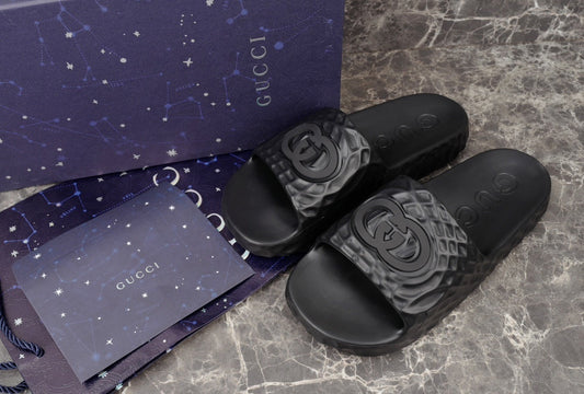 Gucci BLACK RUBBER INTERLOCKING RIPPLES SLIDE SANDALS