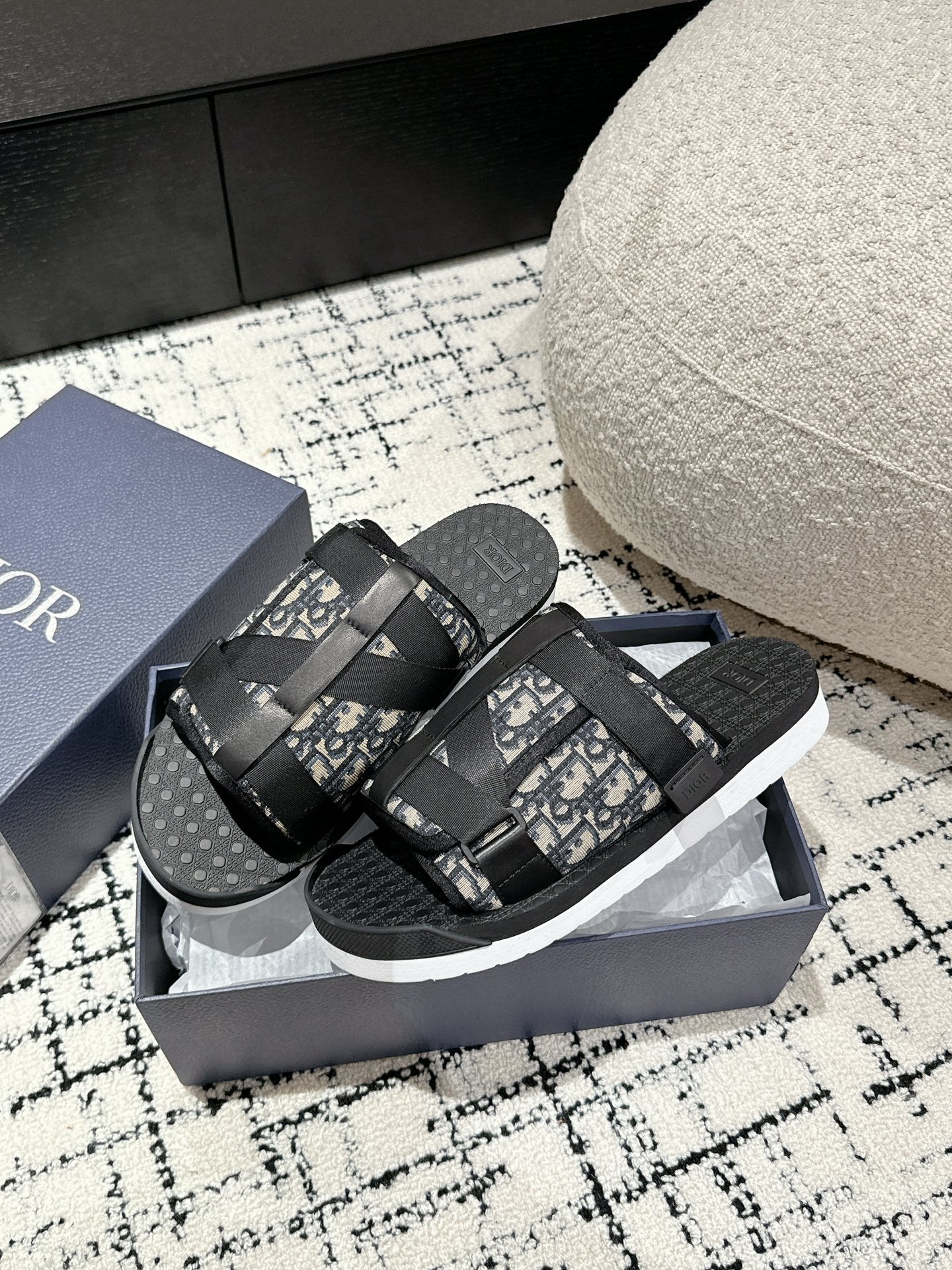 Dior alpha slides
