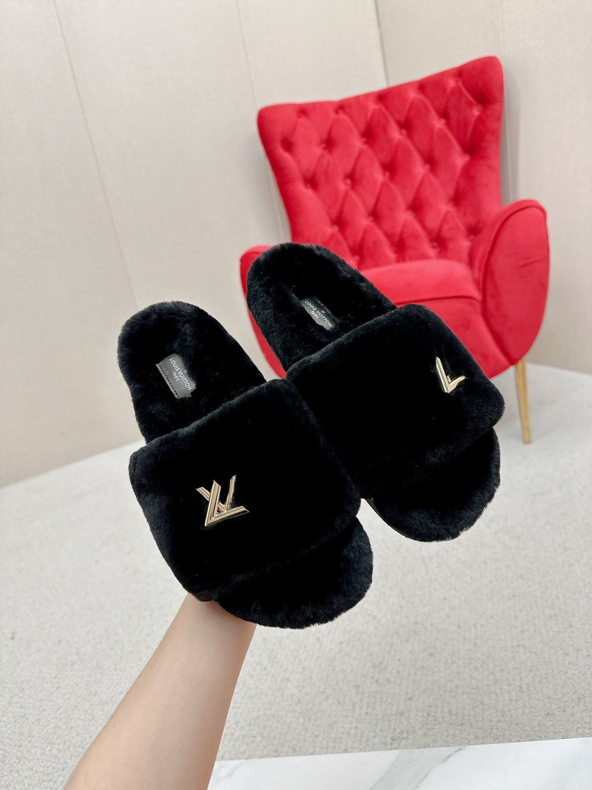 Black  Louis vitton  fur slides