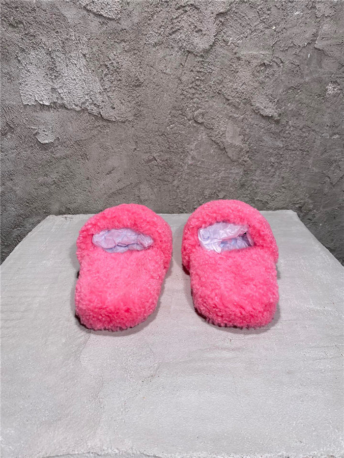 Balenciaga pink furry slides