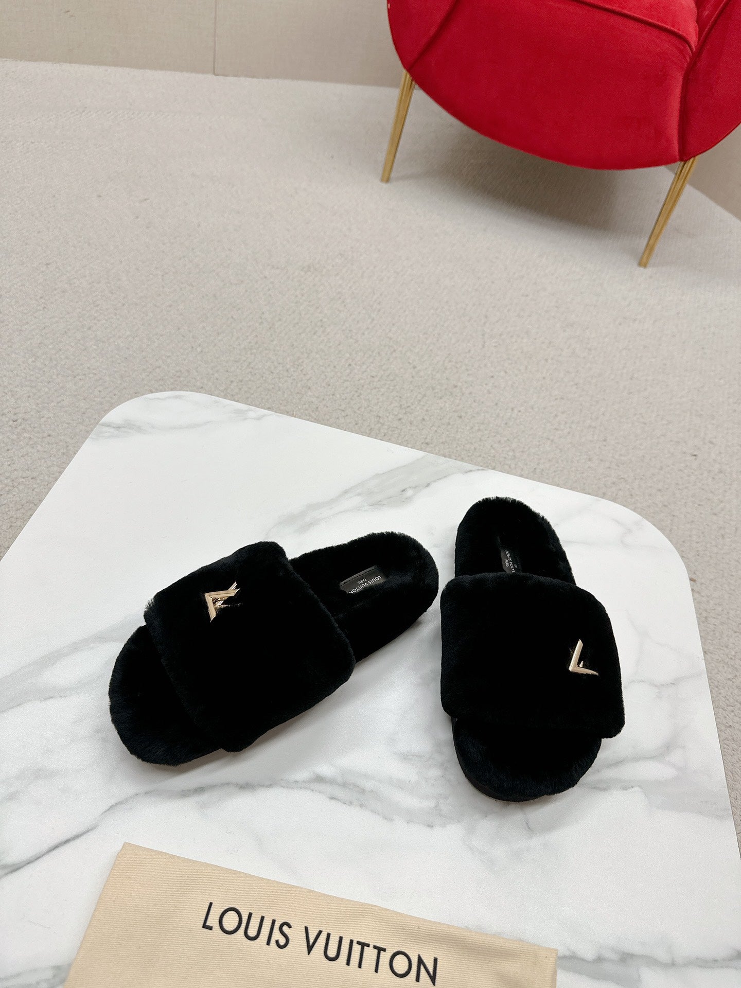 Black  Louis vitton  fur slides
