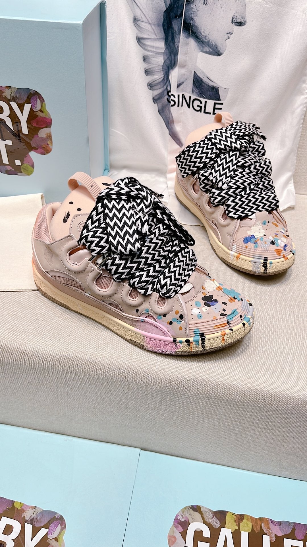 Gallery dept Lanvin curb