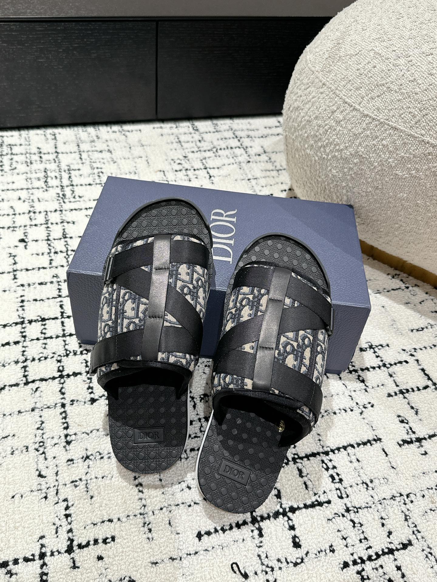 Dior alpha slides