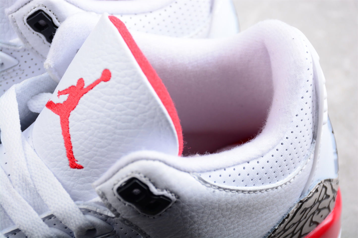 JORDAN 3 RETRO 'FIRE RED'