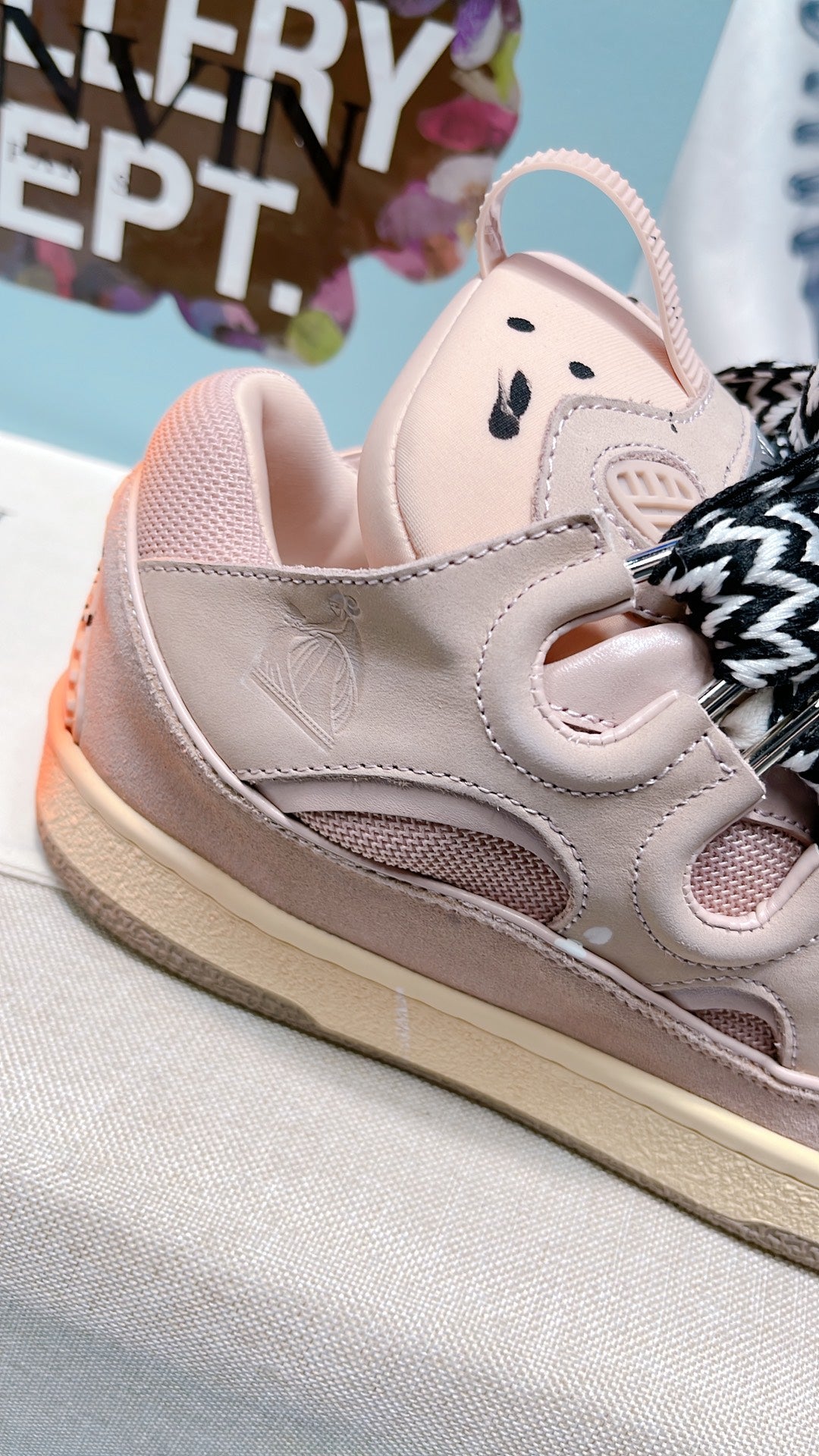 Gallery dept Lanvin curb