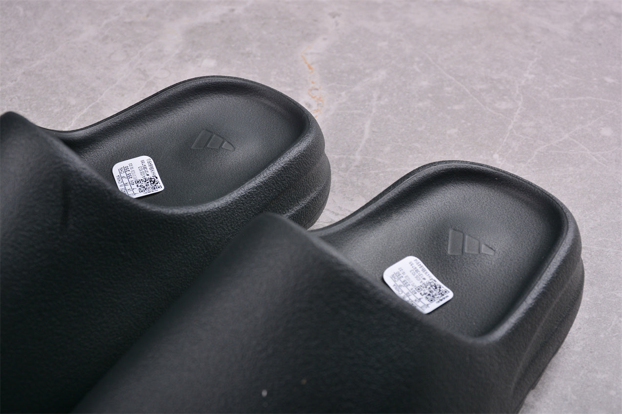 Yeezy slides black