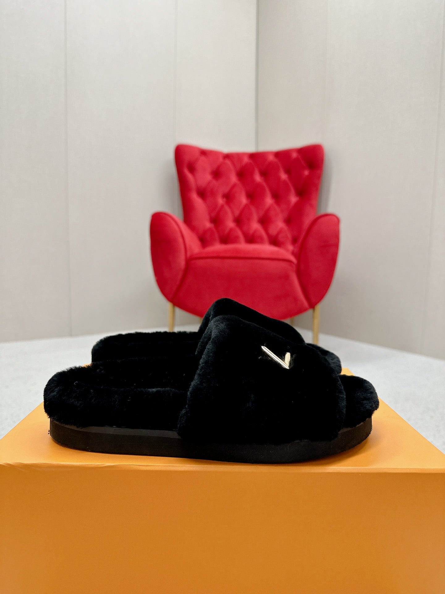 Black  Louis vitton  fur slides