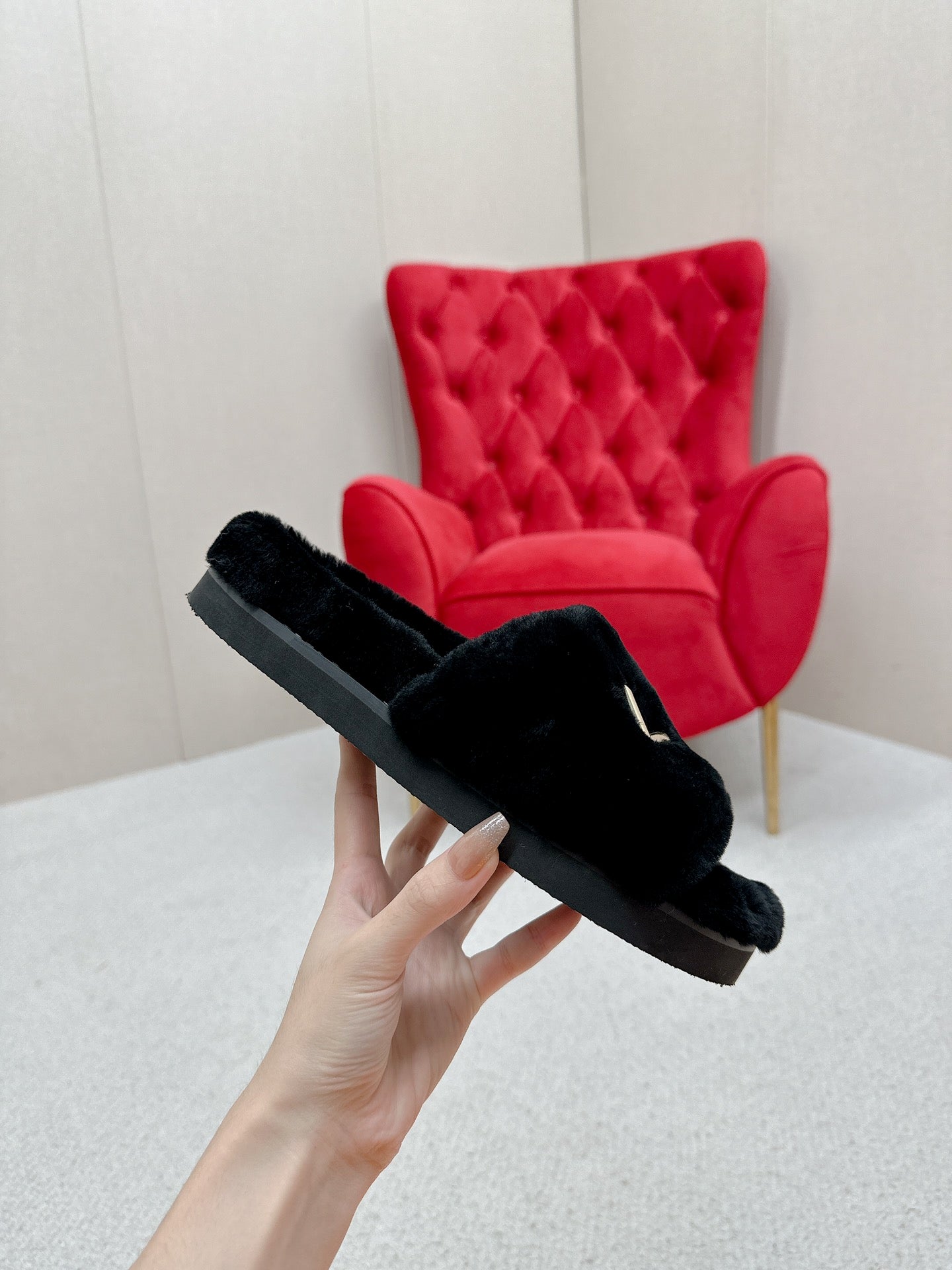 Black  Louis vitton  fur slides