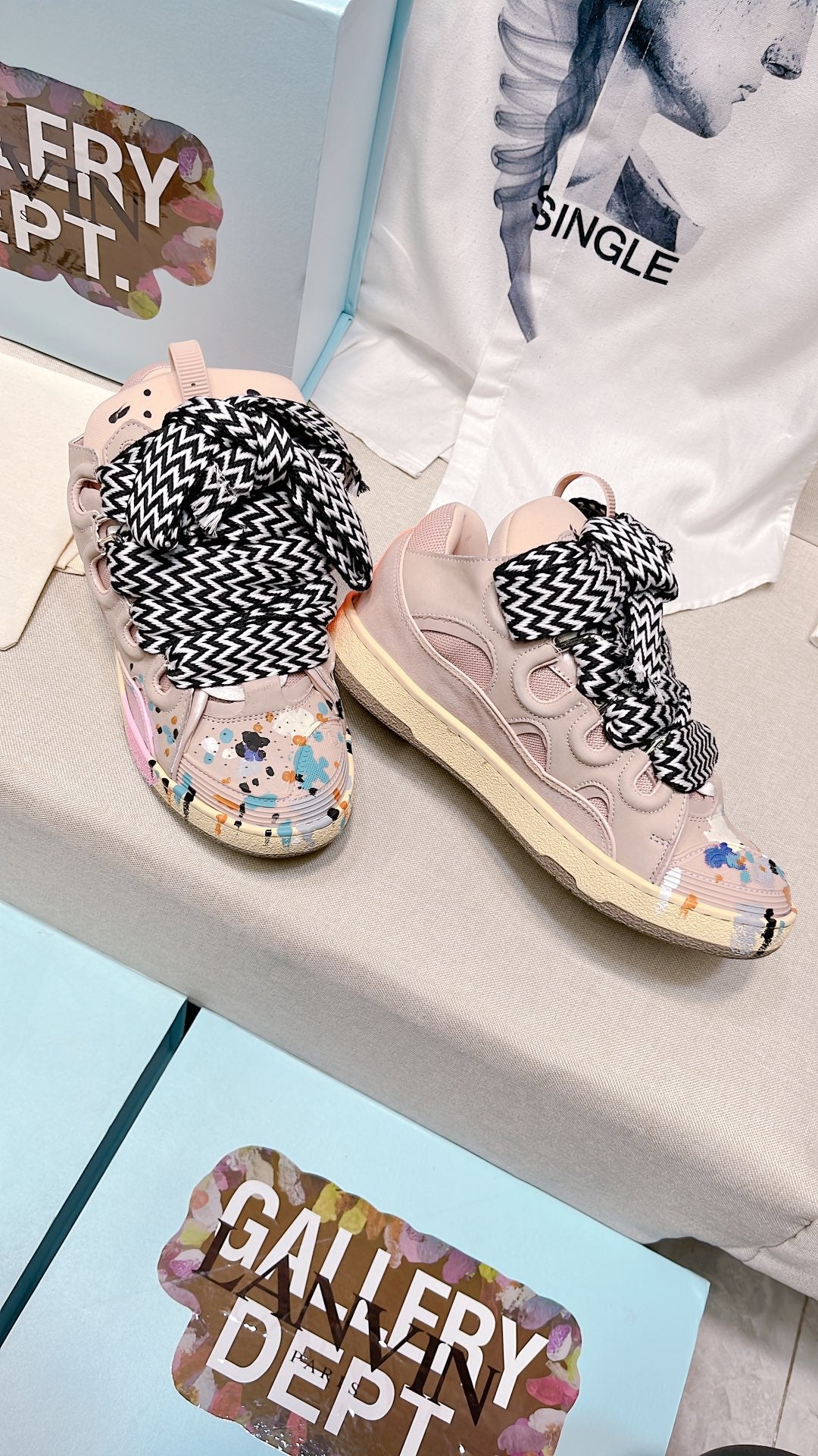 Gallery dept Lanvin curb