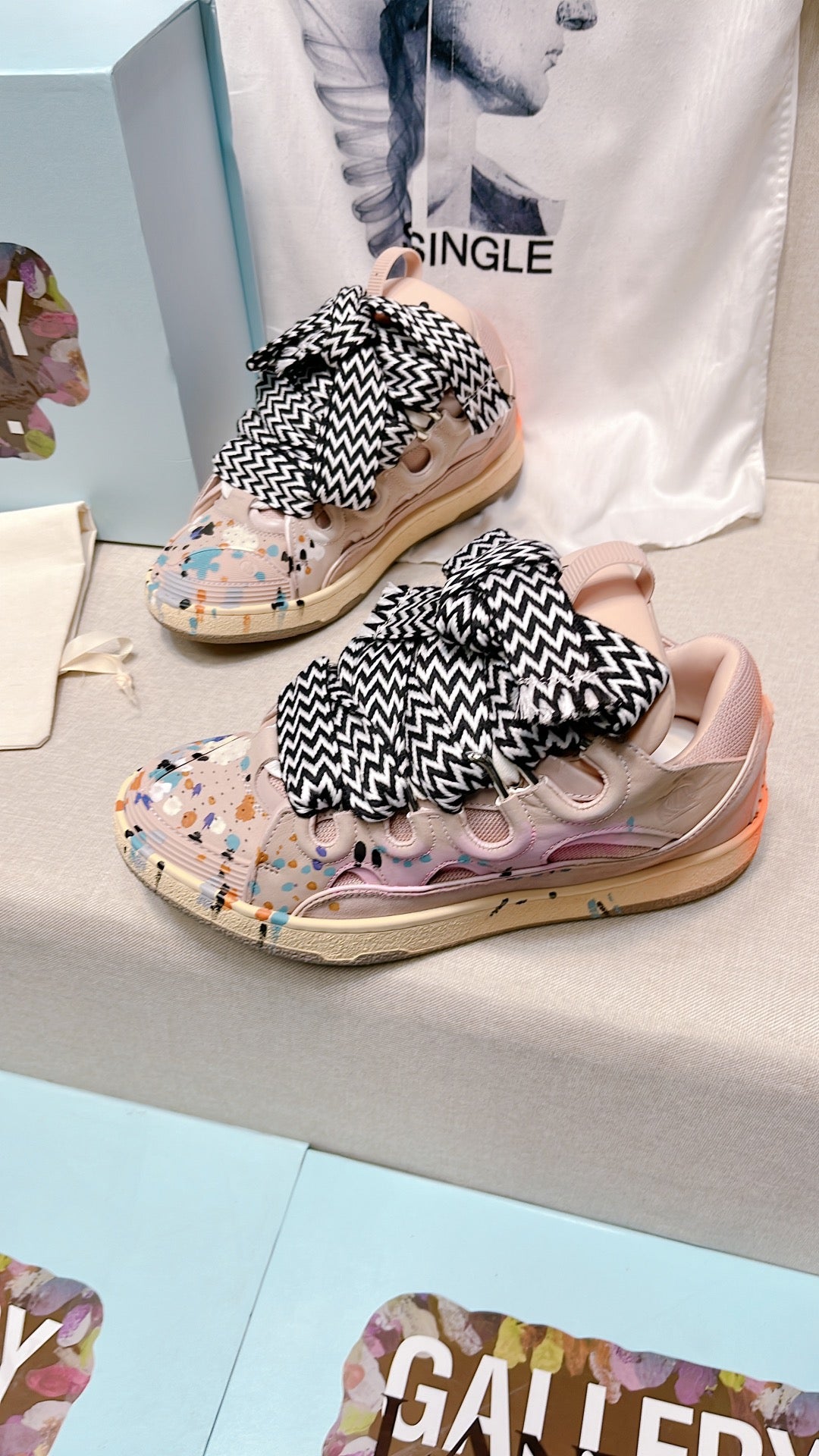 Gallery dept Lanvin curb